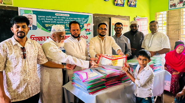প্রবাসীর অর্থায়নে মেধাবী ও অসচ্ছল শতাধিক শিক্ষার্থীর মধ্যে শিক্ষাসামগ্রী বিতরণ